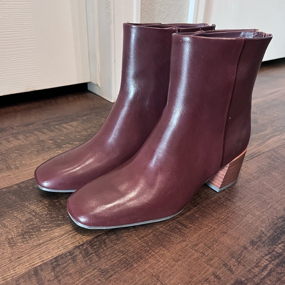 BareTraps Women's Wine Ankle Boots